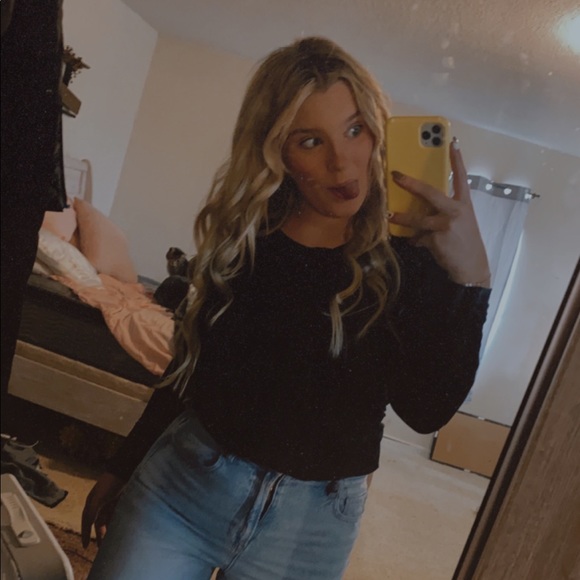 Meet your Posher, Madison - Picture 1 of 1